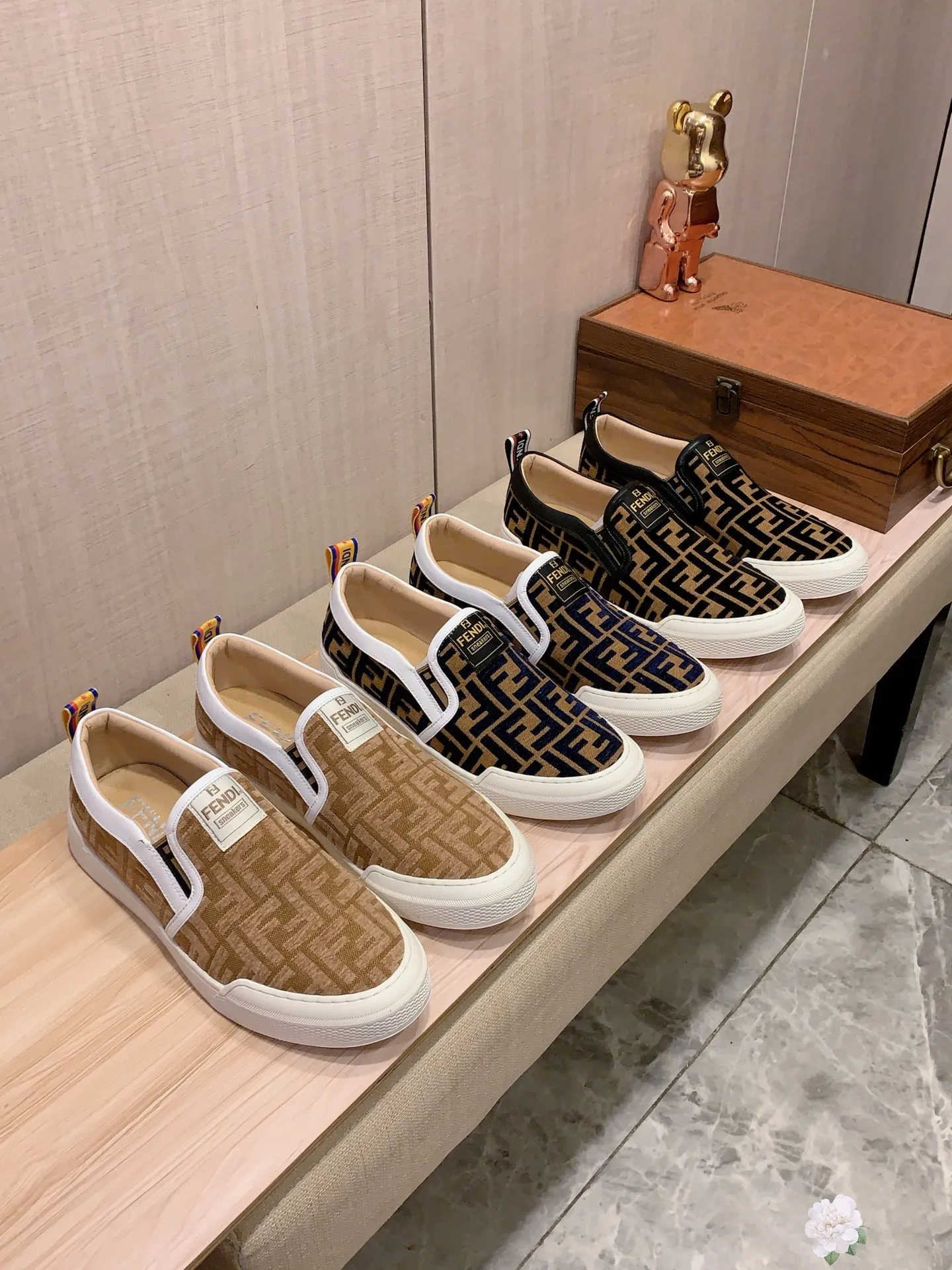 Men's men's shoes💰380💰💰🎩🎩[Lightning][Lightning] "FENDI*" The latest and most popular casual shoes, top brand [Seduce] luxury~purchase, top~quality. [Strong] The upper is made of imported breathable cloth fabric with cowhide material ➕ breathable sheepskin feet (•) and fine workmanship. The original stylish and stylish soft rubber wear-resistant and non-slip outsole is light and comfortable on the feet. The real thing looks better when photographed. No. 2291: code: 38-44, 3️⃣ colors selected